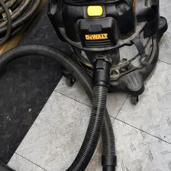DEWALT DXV05S 5 Gallon Stainless Steel Wet/Dry Vac Vacuum 4 HP