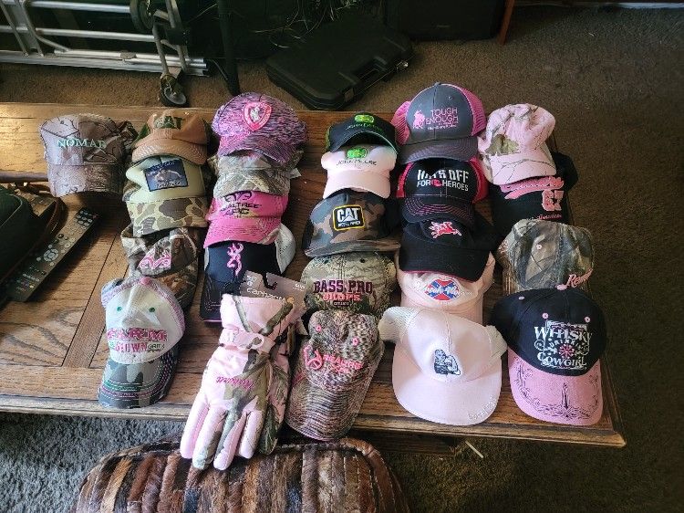 23 Pink Ladies Realy Tree Camo Hats & Carhartt Gloves