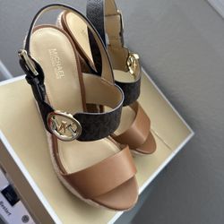 Micheal Kors Acorn 8.5M Pristine Condition 