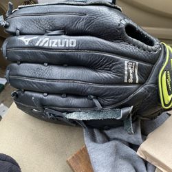 Mizuno Fastpitch 13 Rt Hand Glove