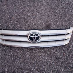 2005-2008 Toyota Avalon Complete Grill With Emblem Oem.