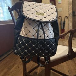  Betsey Johnson Luv Quilted Backpack Black/white