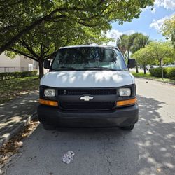 2009 Chevrolet Express Van 