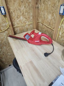 Homelite

17 in. 2.7 Amp Electric Hedge Trimmer

