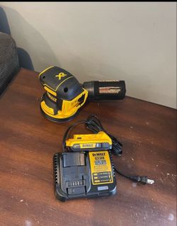 Dewalt sander set 20v. $120 firm price . 🔥 NO LESS 🔥🔥 weekend deal pick up in Van Nuys