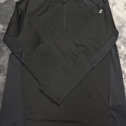 Nike ACG NikeFit black half zip performance pullover in men’s small, in great shape!  