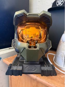 Halo 3 Legendary Edition Master Chief Helmet replica and display stand