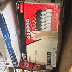 Utilitech White 5-in or 6-in 650 -Lumens Switchable white Round Dimmable LED Wet rated Recessed Downlight 6 -Pack