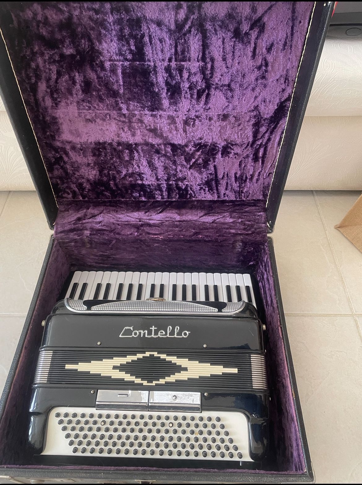 Vintage Used Classic Vintage 1960 accordion!