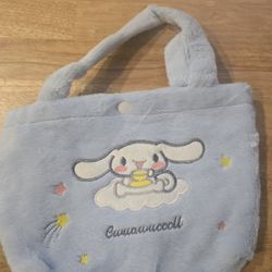 Cinnomenrol Bag