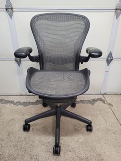 Herman Miller Aeron Size B, Fully Loaded Office Chair Tuxedo Wave Mesh