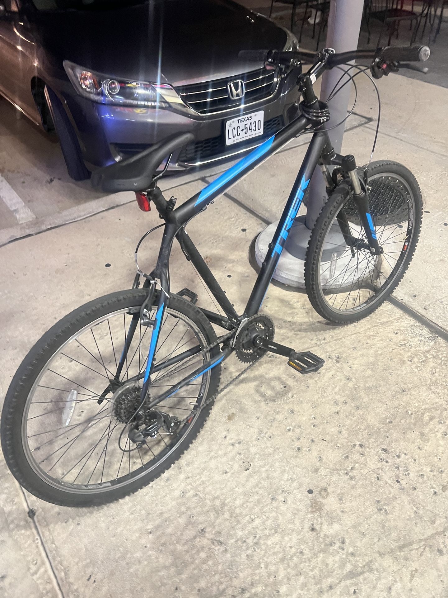 TREK MOUNTAIN BIKE CARBON