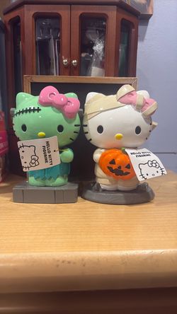 Hello kitty Halloween figurine