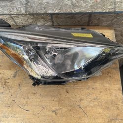 2016,2017,2018,2019,2020 Toyota Yaris Passenger Side Headlight 
