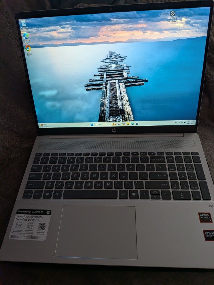 2025 HP 16 inch Laptop Next Gen AI 16z-ag100 Like New with Warranty