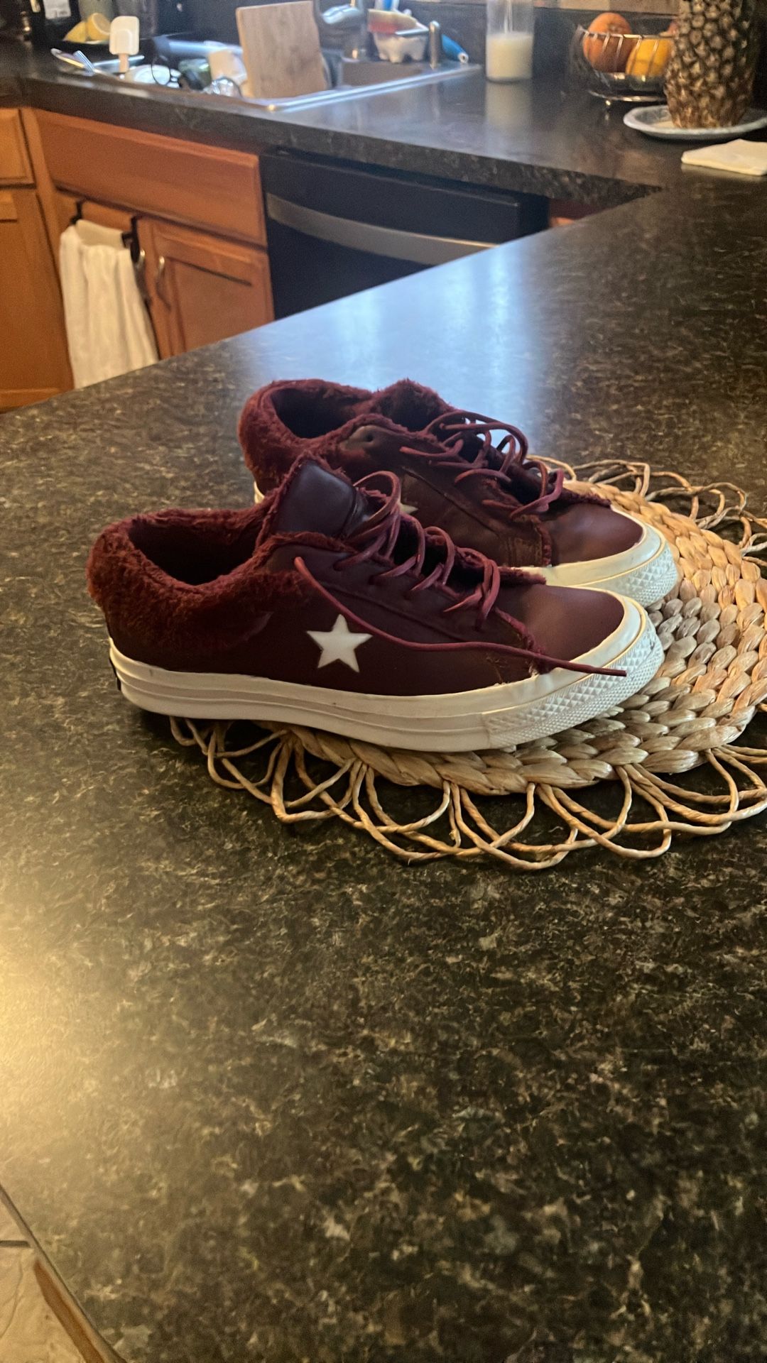 Converse Size 7.5 Women’s
