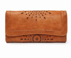 BRAND NEW 💫 Hollow Out Pattern Retro Women Wallet