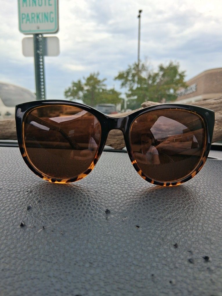 Foster Grant Polorized Sunglasses 1065 TRT