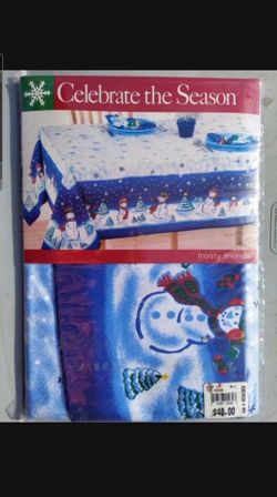 Christmas Round Table Cloth With Four Napkins Cotton/polyester Blend