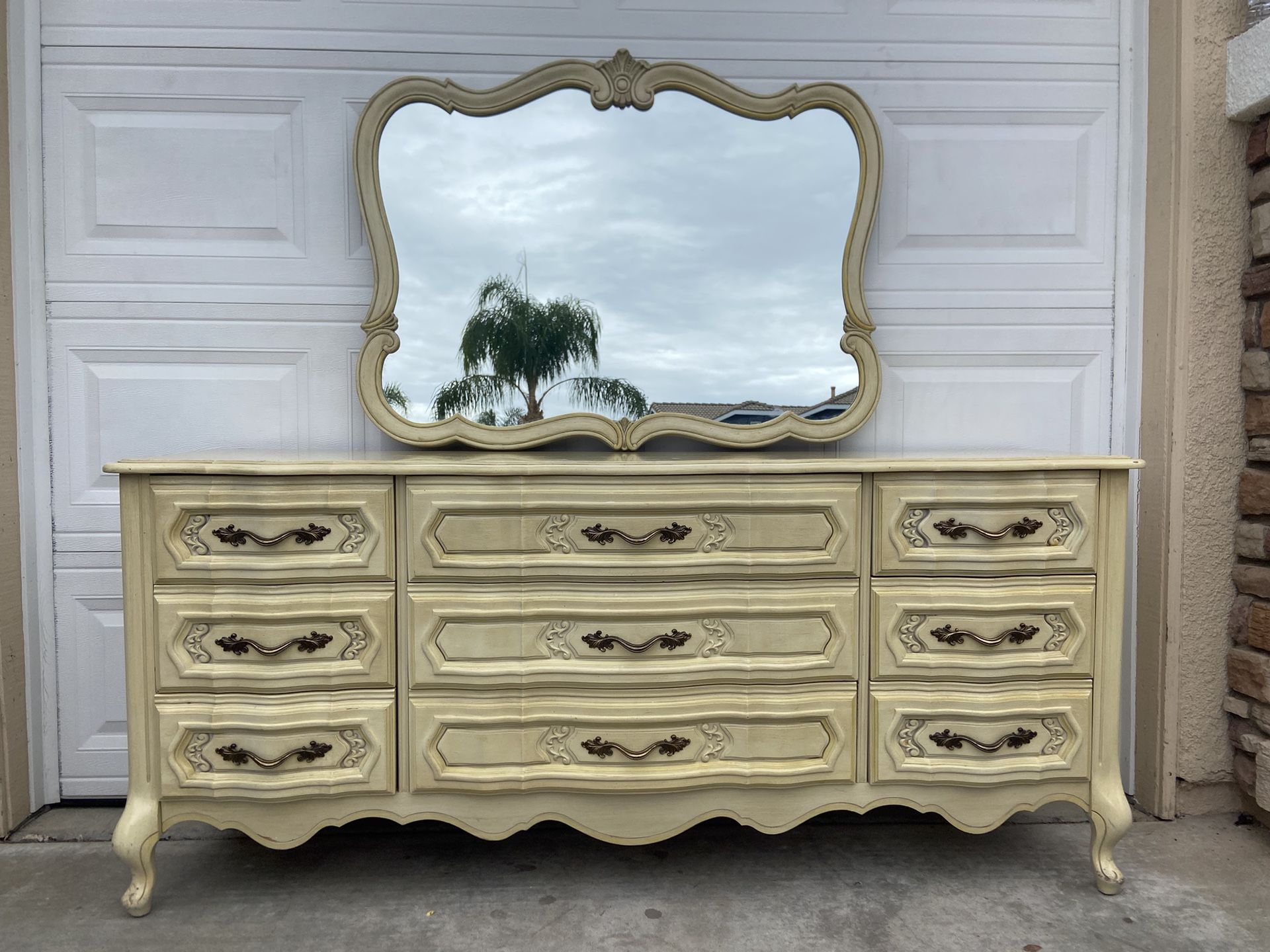 Antique.   Dresser