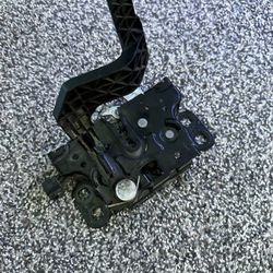 Front Left Hood Latch Lock Assembly for Chrysler Voyager 2020-2021 Pacifica 2017-2020