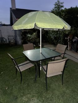 Patio Set 1 Table 4 Chairs And Umbrella