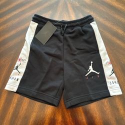 Boys Air Jordan shorts Size:small (8-10years)