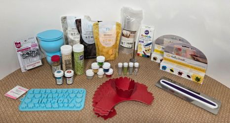 Cake baking supplies with tote