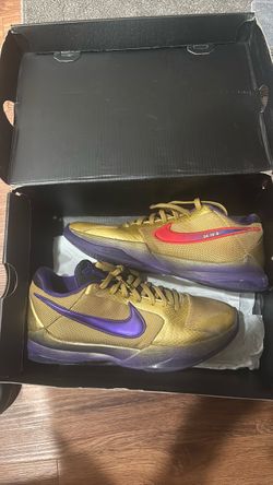kobe gold size 8 good condition
