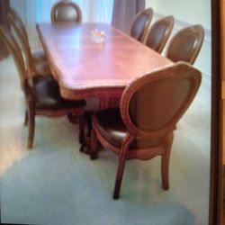 Luxury Large Dining Table With Two Extended Piece And 8 Beautiful Leather Chair