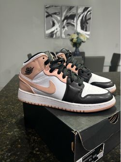 Air Jordan 1 Mid (Woman’s)