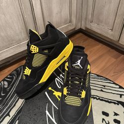 Jordan 4 Thunder