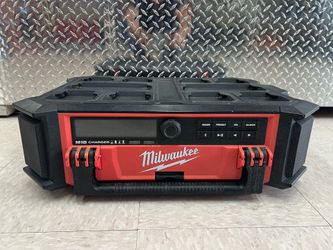 Milwaukee Pack Out Radio Charger 2950-20 *6767