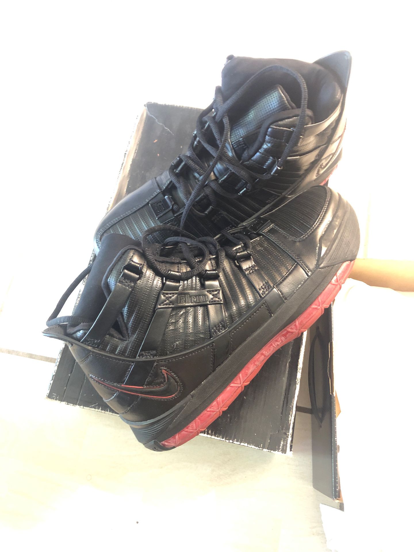 Nike LEBRON 3 original issue 2005 Size 8.5 Deadstock