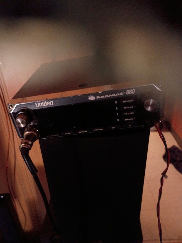 Uniden 880 CB Radio New Condition