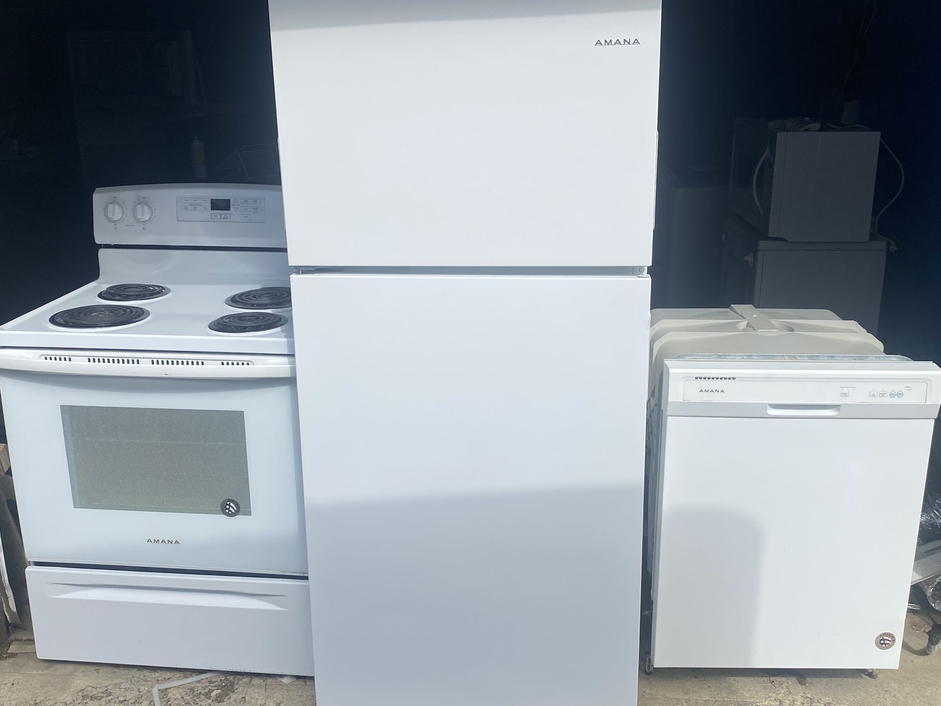 Amana Refrigerator Stove And Dishwasher