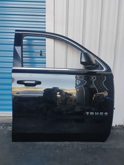 2015 2016 2017 2018 2019 2020 CHEVROLET TAHOE front right passenger side door oem.