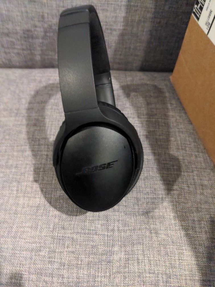 Bose - QuietComfort 35 II Wireless Noise Cancelling Headphones - Black