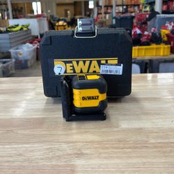 DEWALT 55 ft. Green Self-Leveling Cross Line Laser Level with (2) AA Batteries & Case