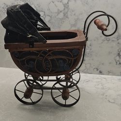 VICTORIAN STYLE MINITURE BABY DOLL CARRIAGE