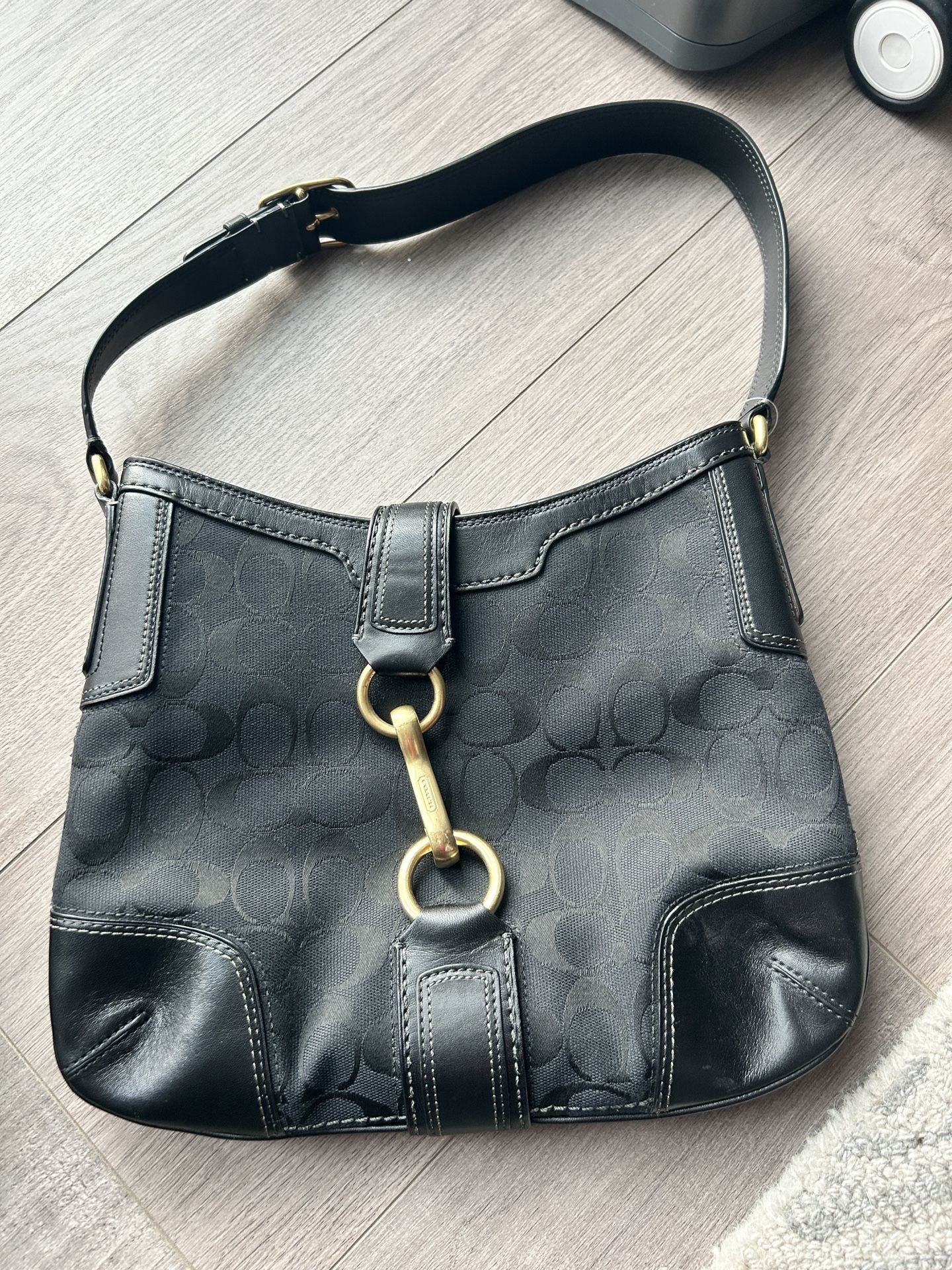 COACH Black signature Jacquard Leather  vintage GREAT Condition boho