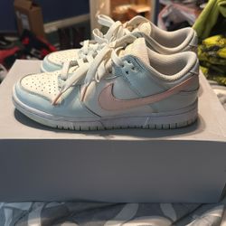 Nike Dunks, 7 W