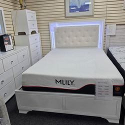White LED light Queen bed frame 🚚WE DELIVER🚚