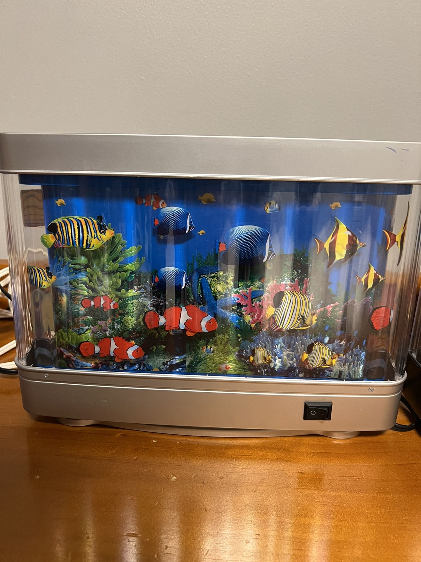 2 Kids Artificial Animated Light Aquariums