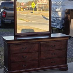 DRESSER WITH MIRROR 