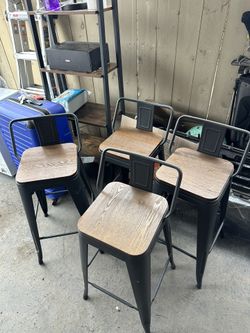 Set Of 4 Barstools 