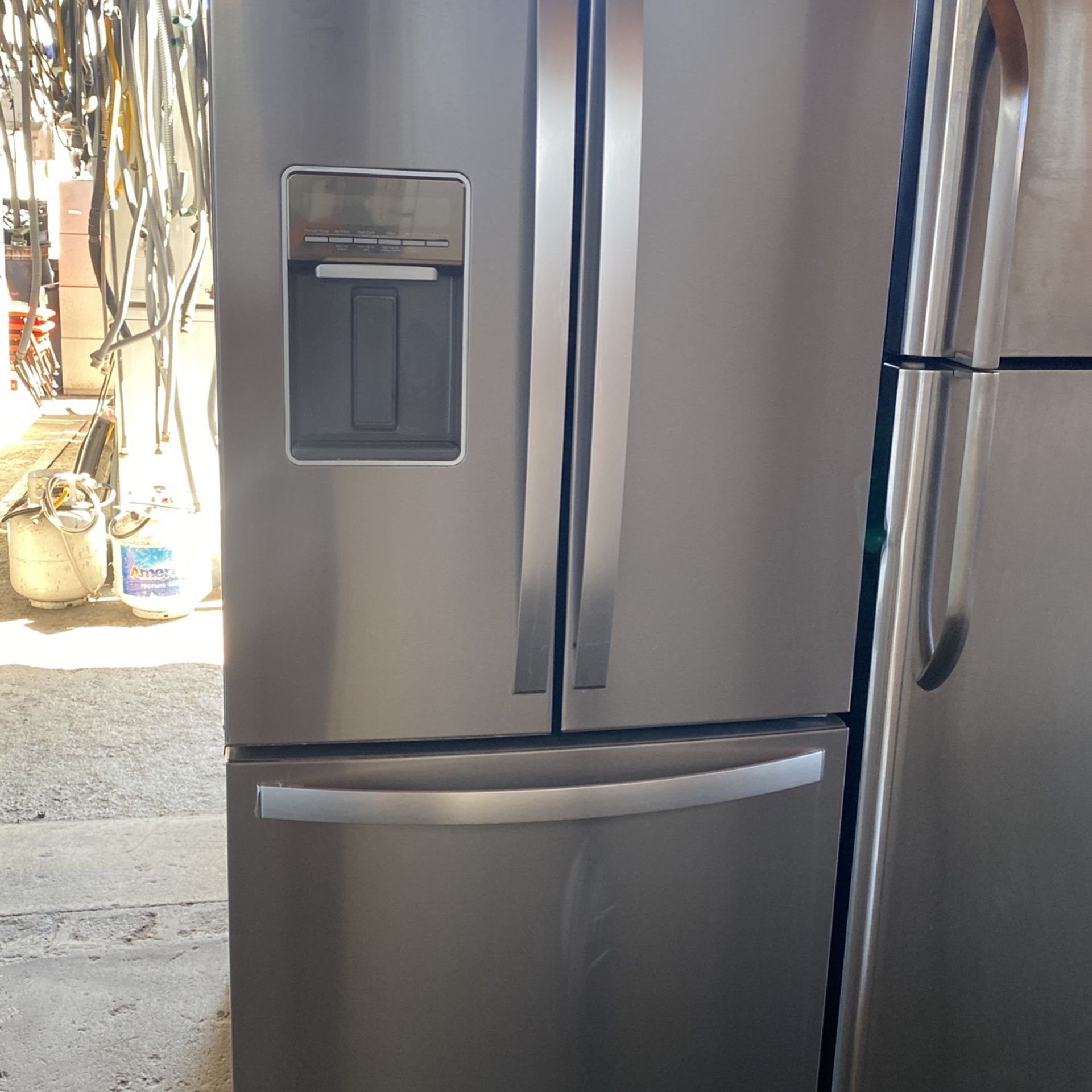 WHIRLPOOL FRENCH DOOR STAINLESS REFRIGERATOR 33” W