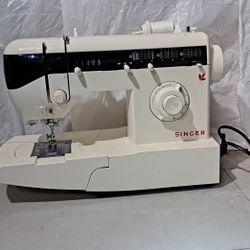 Singer Sewing Machine 2732