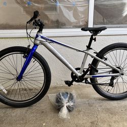 BRAND NEW Revere Lynx 20” Kids Children’s Bicycle + New Schwinn Helmet