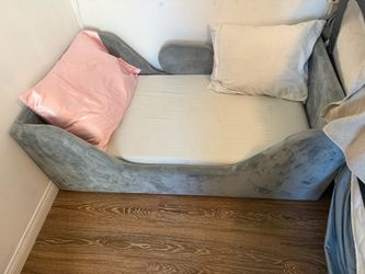 Toddler bed